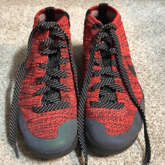 Woman’s weatherproof Nike’s - Picture 2 of 4